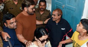 Dhoni, Sakshi Step Out to Vote