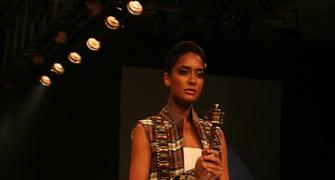 Fashion: Harman Baweja, Pankaj Advani catwalk for Babita