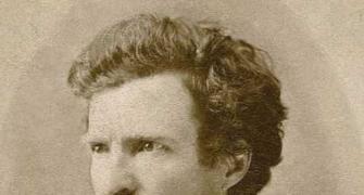 Google celebrates Mark Twain's 176th birthday with a doodle