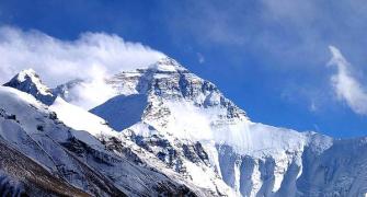 13 Nepalese guides killed in worst-ever Everest accident