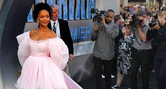 RedCarpetLooks: We want Rihanna's dress now!