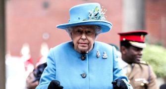 For 60 years, the Queen has been carrying the same handbag!