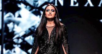 Incredibly HOT! Sona scorches runway in a black slit dress