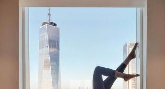 The yogini who loves to pose with skyscrapers
