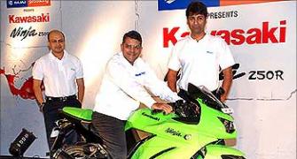 Bajaj launches Kawasaki Ninja at Rs 2.7 lakh!