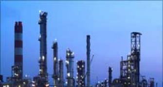 RIL eyes oil refiners in US, Europe