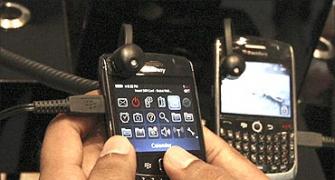 Users get BlackBerry blues, corporate productivity hit