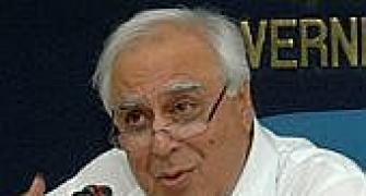 Adequate spectrum must for telecom growth: Sibal