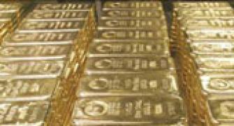 Gold sets new record, climbs to Rs 18,810 per 10gm
