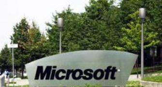 Microsoft plans management rejig