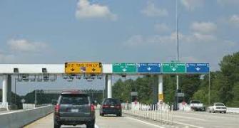 Electronic toll payment along the highways
