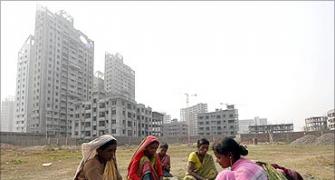 Posh homes, ghastly roads. Kolkata's peri-urban nightmare