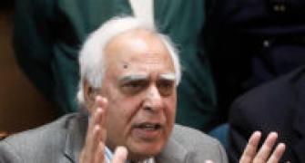 Sibal to discuss spectrum, M&A with telcos