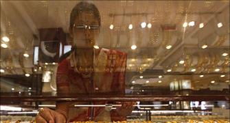 Volatility in gold makes jewellers a worried lot