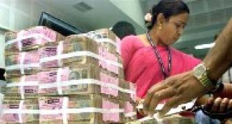 India's fiscal deficit falls to Rs 3,69,043 crore