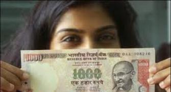 Rupee down for the 3rd day, ends at fresh 1-month low