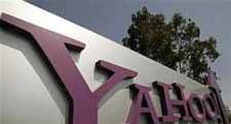 Yahoo! dropped from suit against social websites