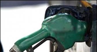 Oil PSUs losing Rs 1.37 a litre on petrol: Govt