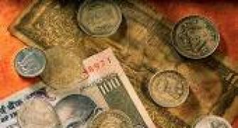 Rupee snaps 2-day losing trend, up 2 paise