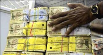 Govt may shift cash hoard to commercial banks