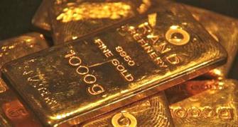 Weakening rupee? Buy gold for the short-term