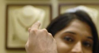 Gold prices to fall further on rupee gains