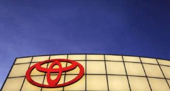 Toyota wins back world's top auto sales crown from GM