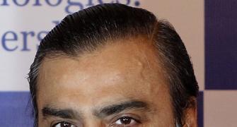 RIL delaying audit, says CAG, Moily defends