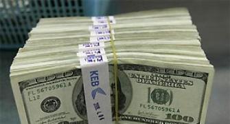 FII pull outs sway rupee with dollar