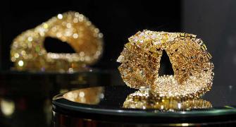 Gold unlikely to fall below Rs 25K