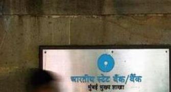 SBI says ATM ops in losses, supports idea charging customers