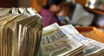 Rupee bounces back by 5 paise vs dollar to 63.67