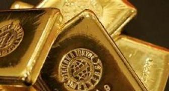 Gold recovers on jewellers buying; global cues