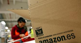 Amazon slashes sellers' fees to take on Flipkart