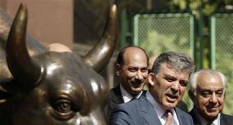 Sensex cheers Wall Street recovery, up 500 points; bluechips rally