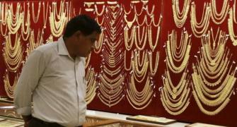 Gold climbs for sixth day on global cues, rising demand