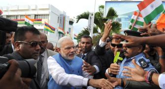 India offers $500 million credit to Mauritius