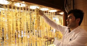 Gold regains its lustre at Rs 26,000 per 10 gm!