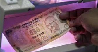 Rupee gains for 4th day against dollar, up 17 paise on Fed stance