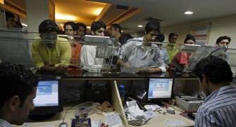 Banks to open more counters, work extra hours to exchange notes