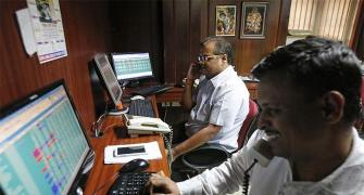 Markets climb on buying in Reliance, Infosys
