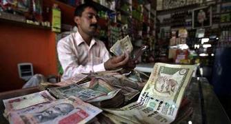 Rupee snaps 2-day gains, ends down 31 paise at 68.38