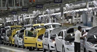 Automobile retail sales soar to record high in Nov