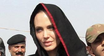 Angelina Jolie meets Pak flood victims