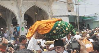 Photo: Amitabh visits Ajmer Sharif