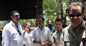 PIX: Aamir at Raju Hirani's father's funeral