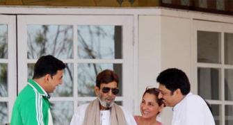Akshay Kumar: Rajesh Khanna is doing fine