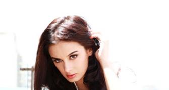 PIX: Evelyn Sharma's SEXY moves in Nautanki Saala