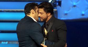 PIX: Salman, Shah Rukh hug at Star Guild Awards