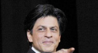 SRK fractured shoulder during film shoot; advised 2-3 weeks bed rest